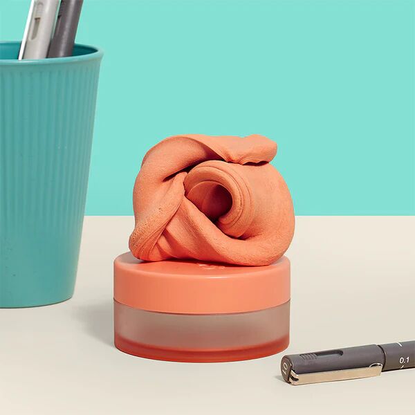 BlurClementine_Desk_600x.webp