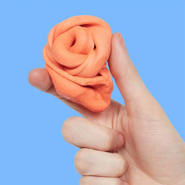 BlurClementine_Hand_600x.webp