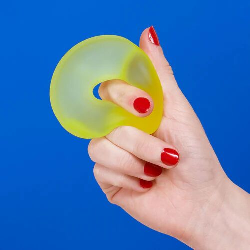 speks-gump-loop-memory-gel-stress-ring-algae-hand_500x.webp